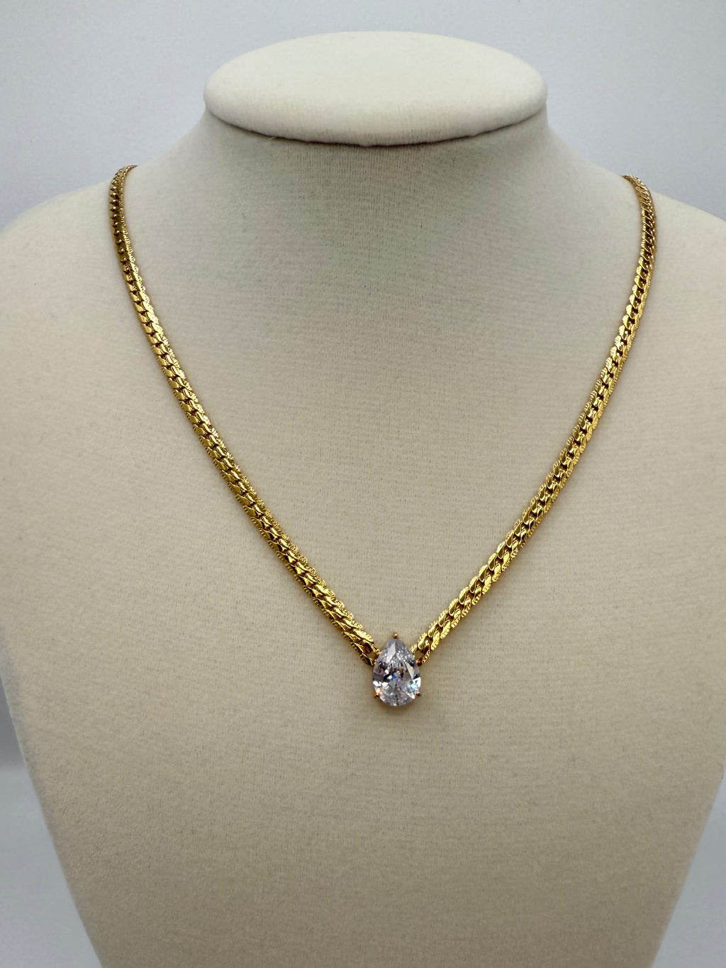 SPARKLING DROP NECKLACE