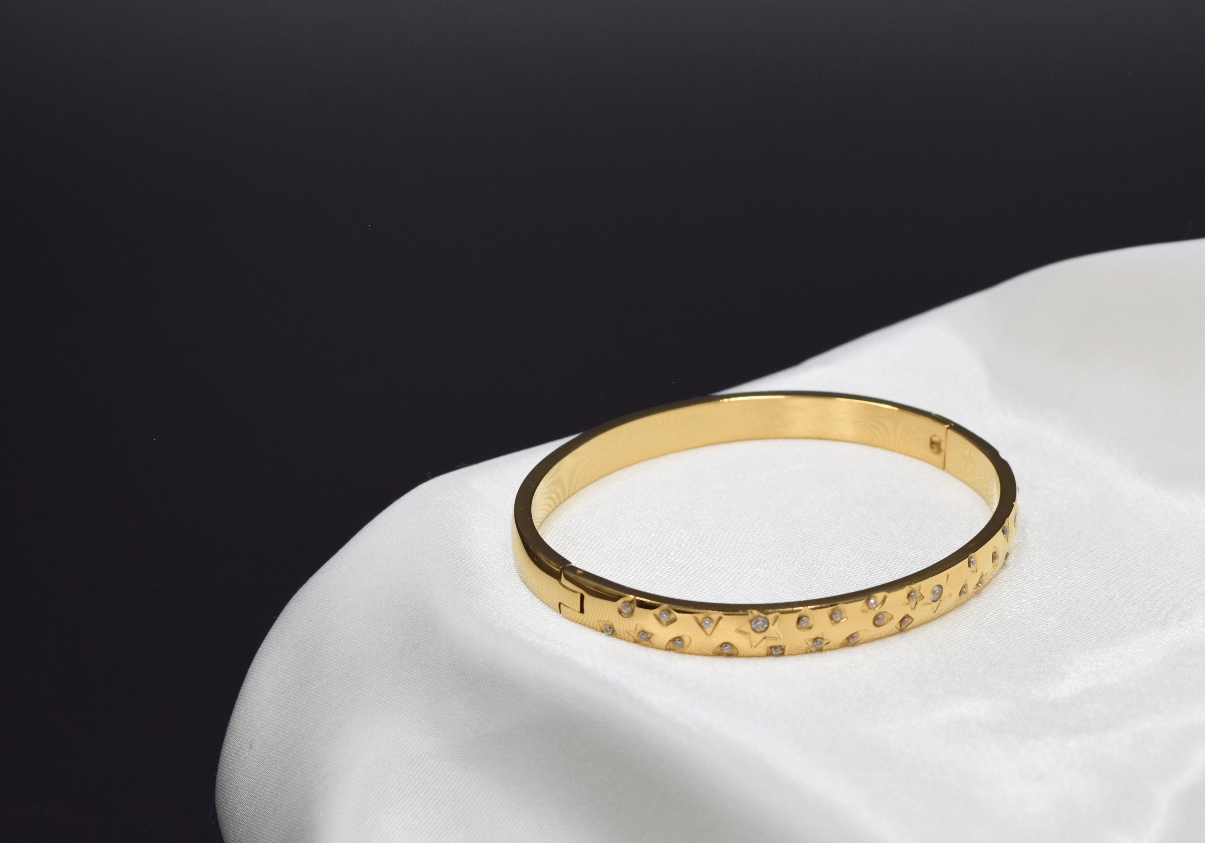 STARRY BANGLE