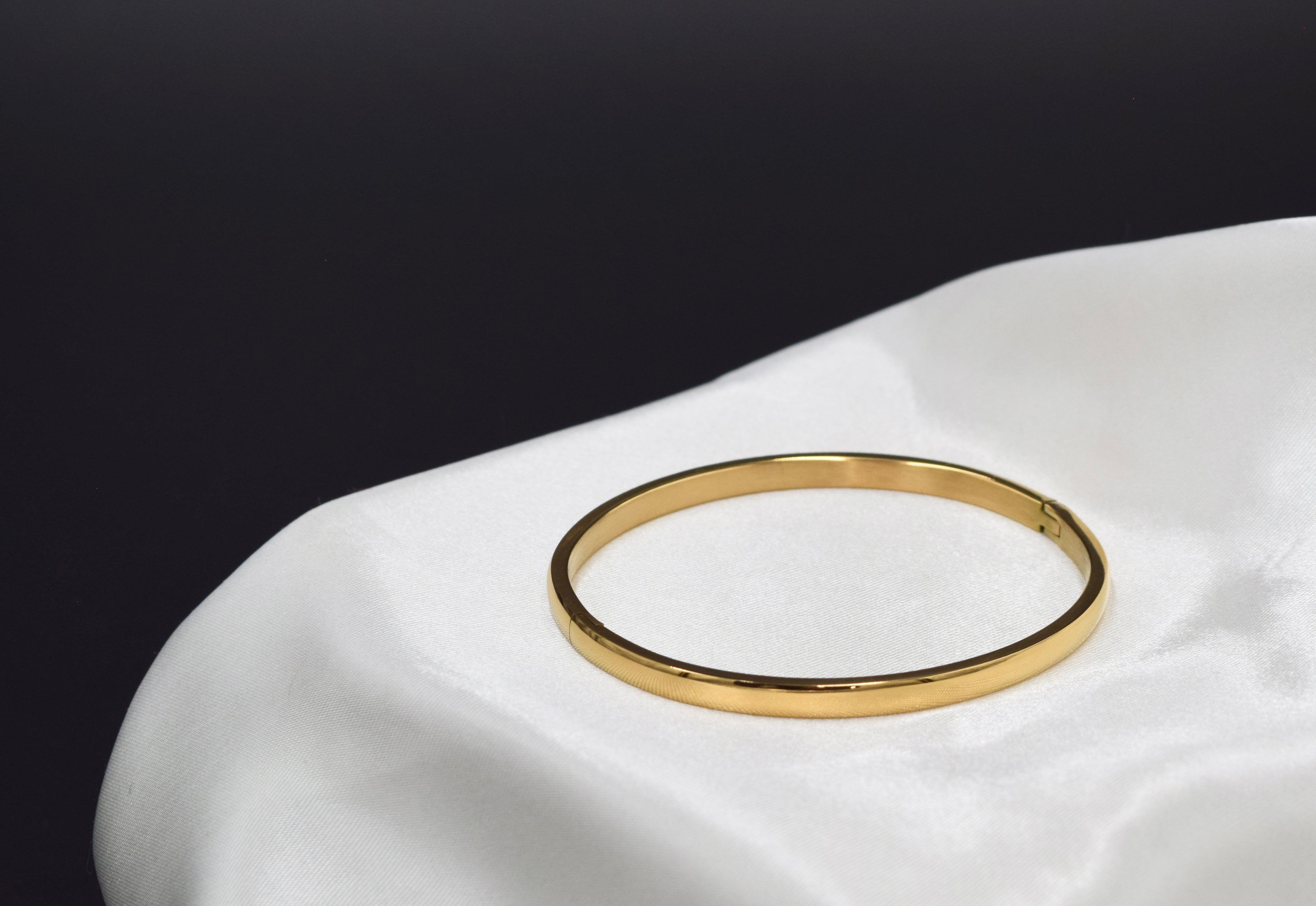 SIMPLE BANGLE