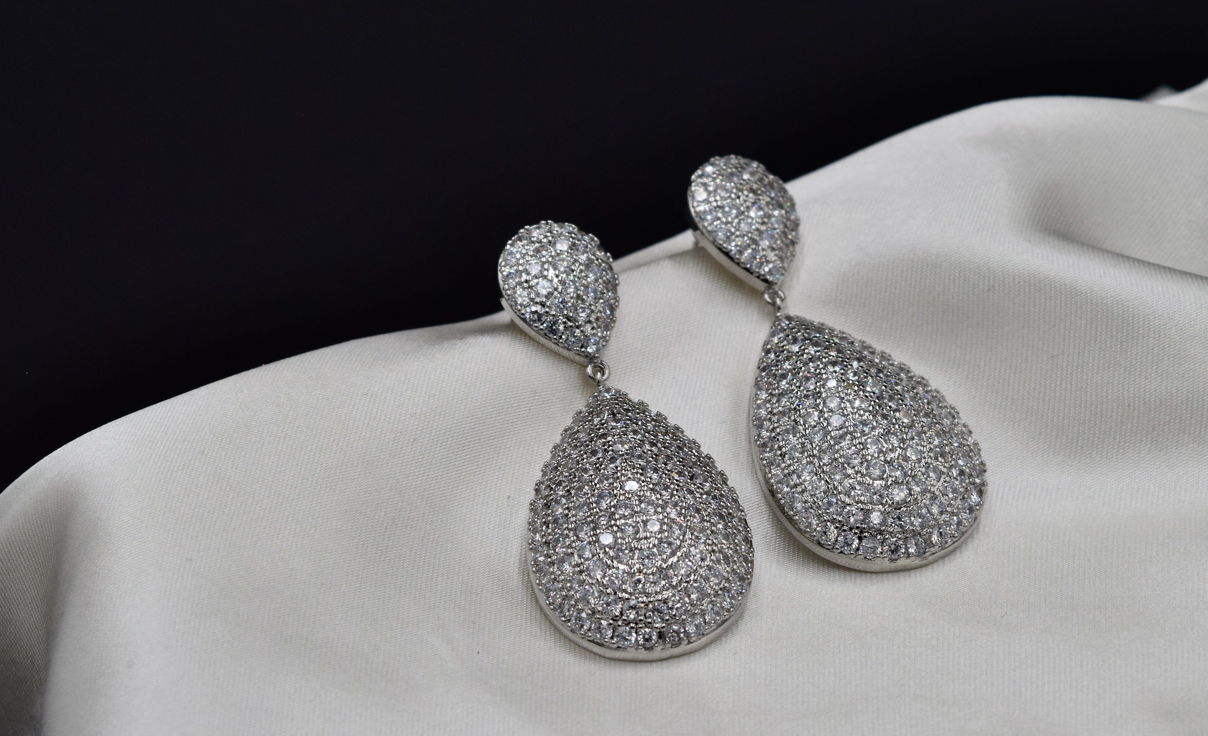 NIA EARRINGS
