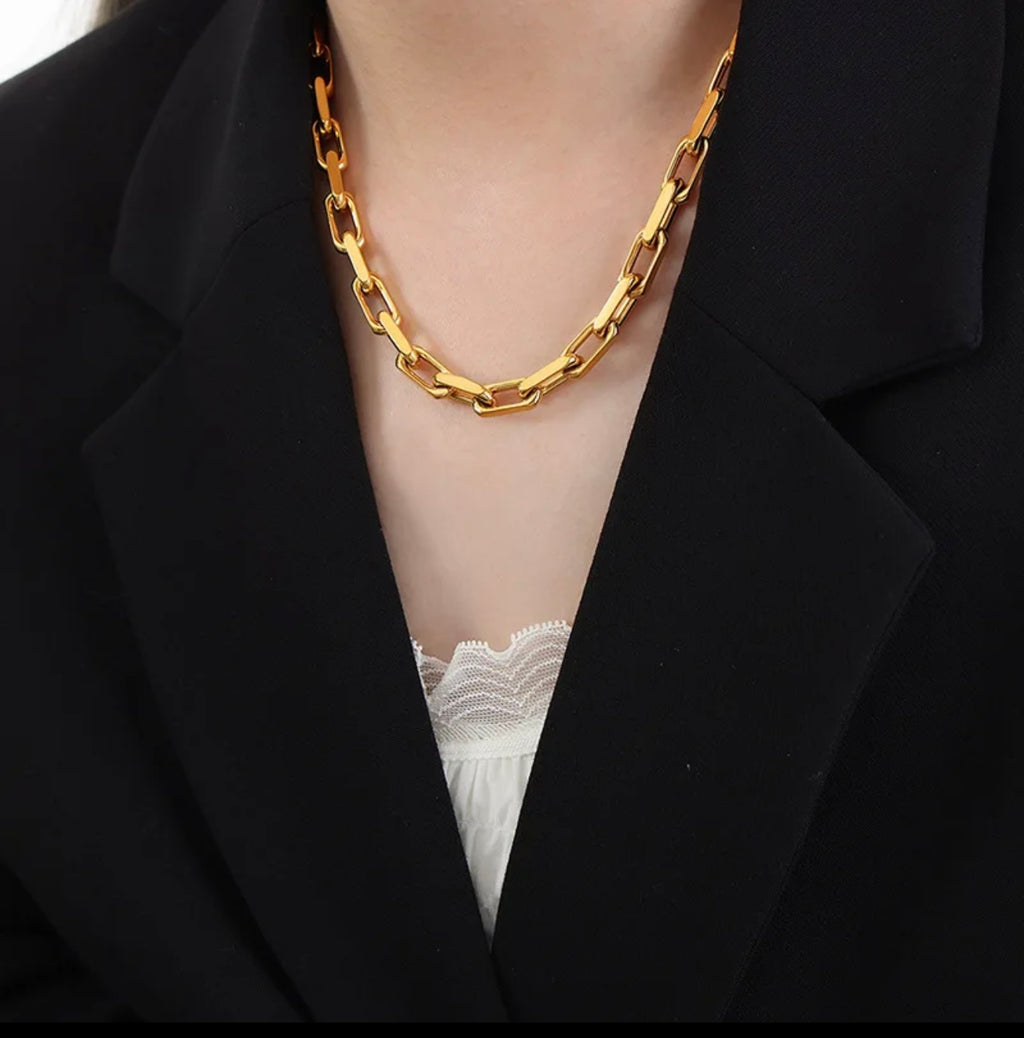 AVA NECKLACE